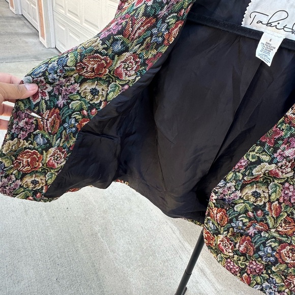 Tabitha Floral Tapestry Blazer - Picture 6 of 11